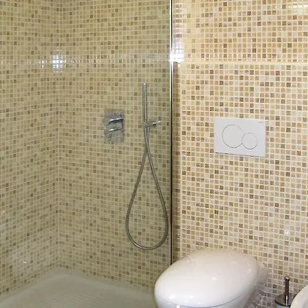 Дом отдыха Sleeps 7 Pool Air Con Wifi *