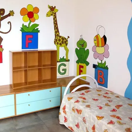 Дом отдыха Sleeps 7 Pool Air Con Wifi Caramagna Ligure